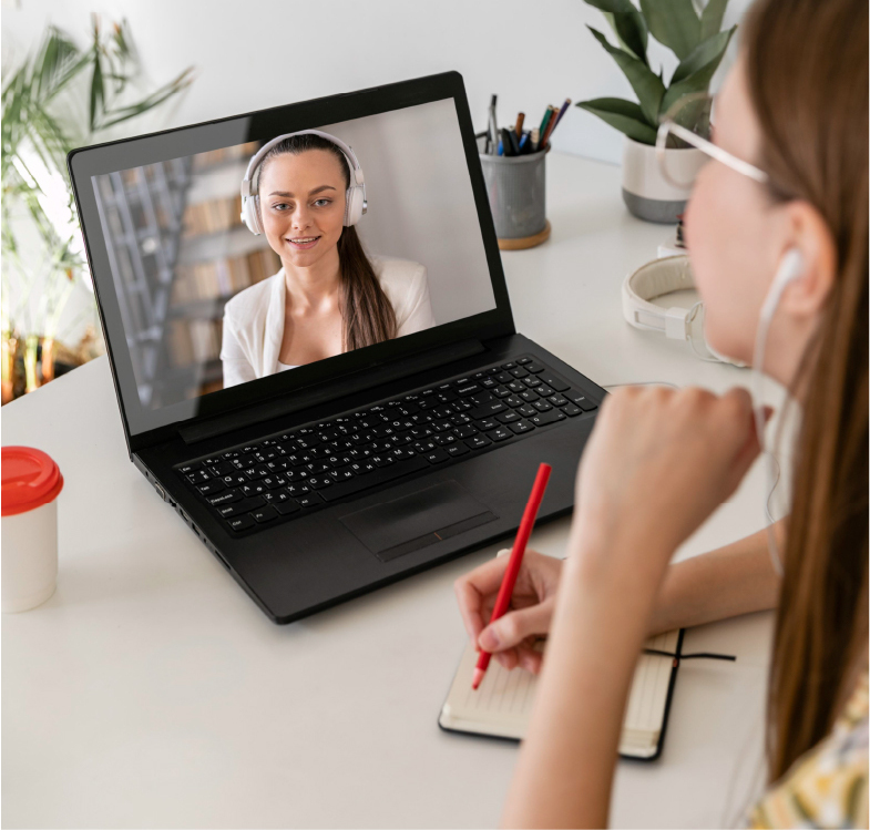 mujeres hablando por videollamada